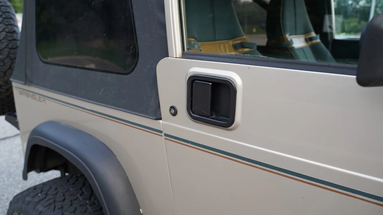 1993 Jeep YJ Wrangler - Image 20 of 31