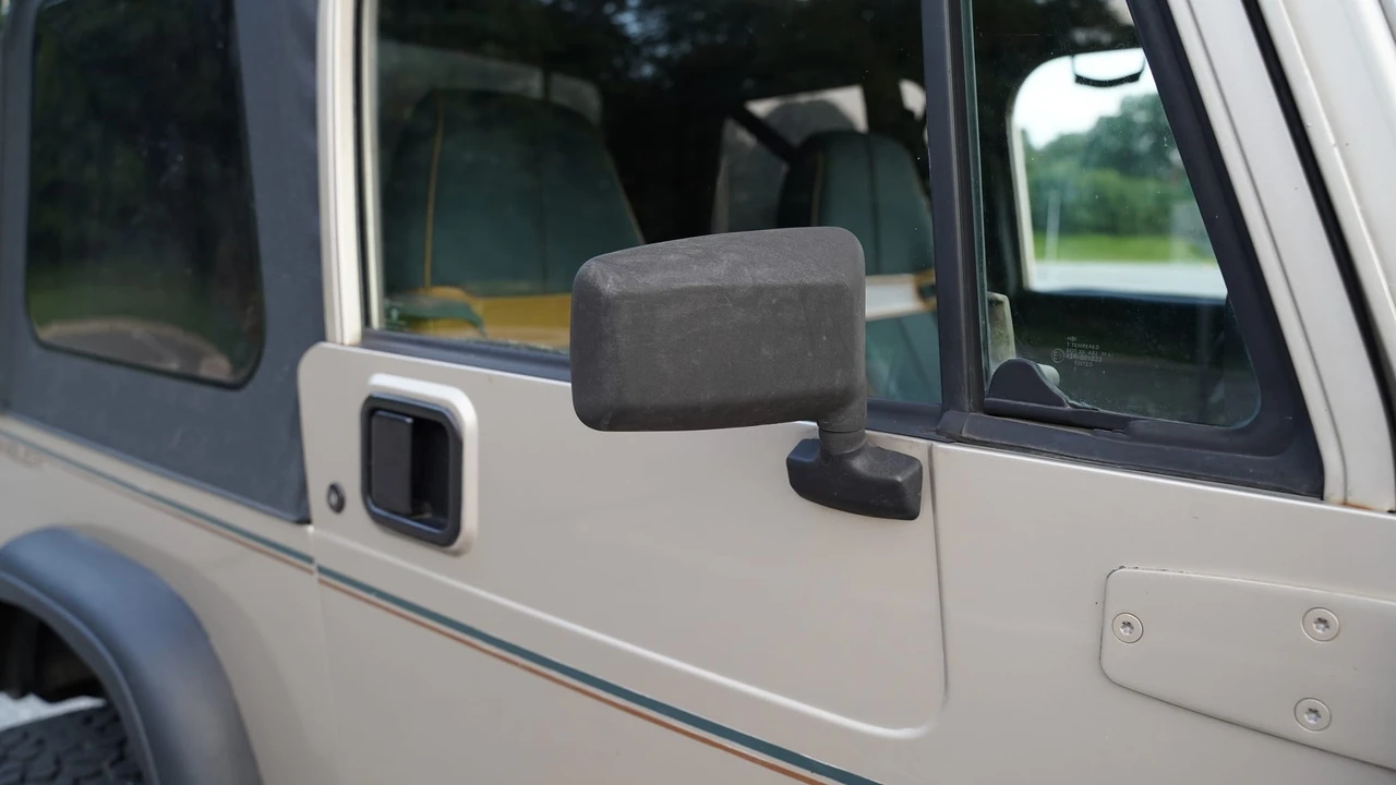 1993 Jeep YJ Wrangler - Image 21 of 31