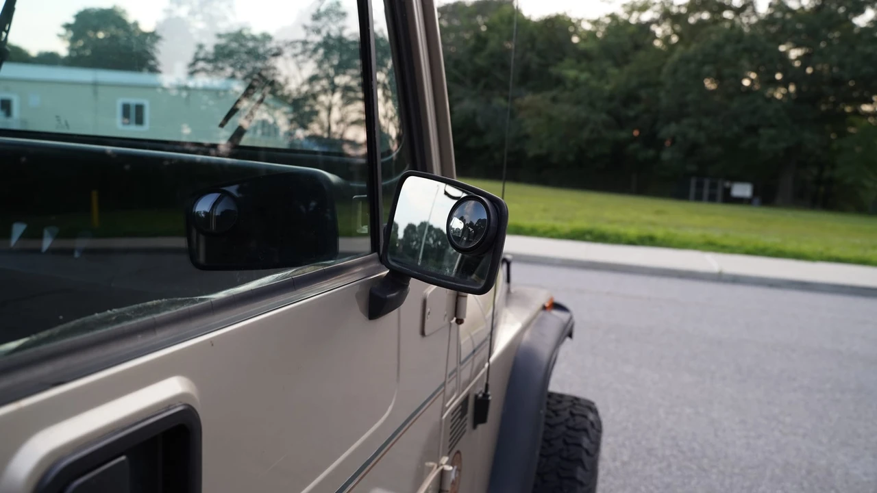 1993 Jeep YJ Wrangler - Image 22 of 31
