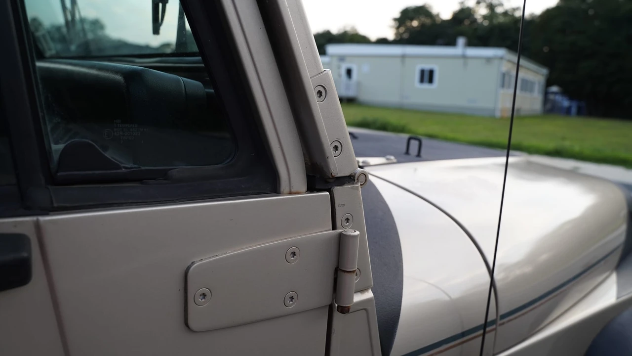 1993 Jeep YJ Wrangler - Image 23 of 31