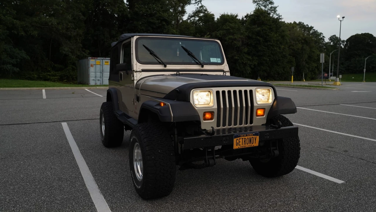 1993 Jeep YJ Wrangler - Image 10 of 31