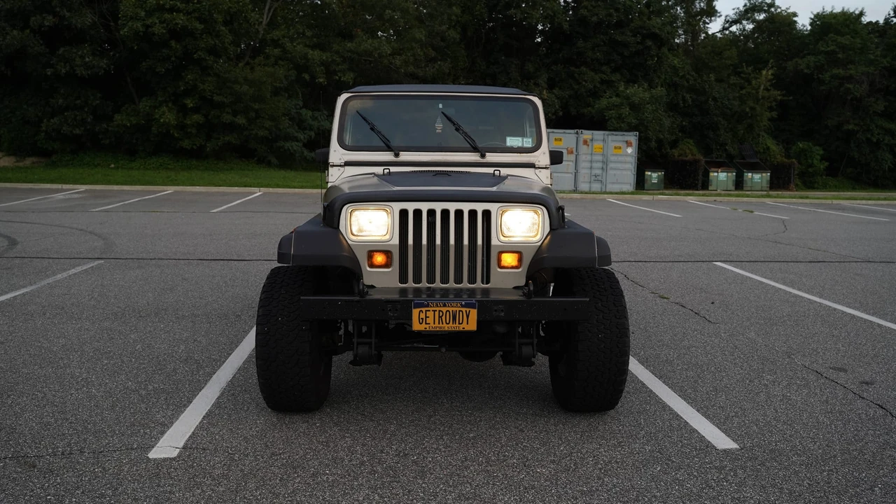 1993 Jeep YJ Wrangler - Image 11 of 31