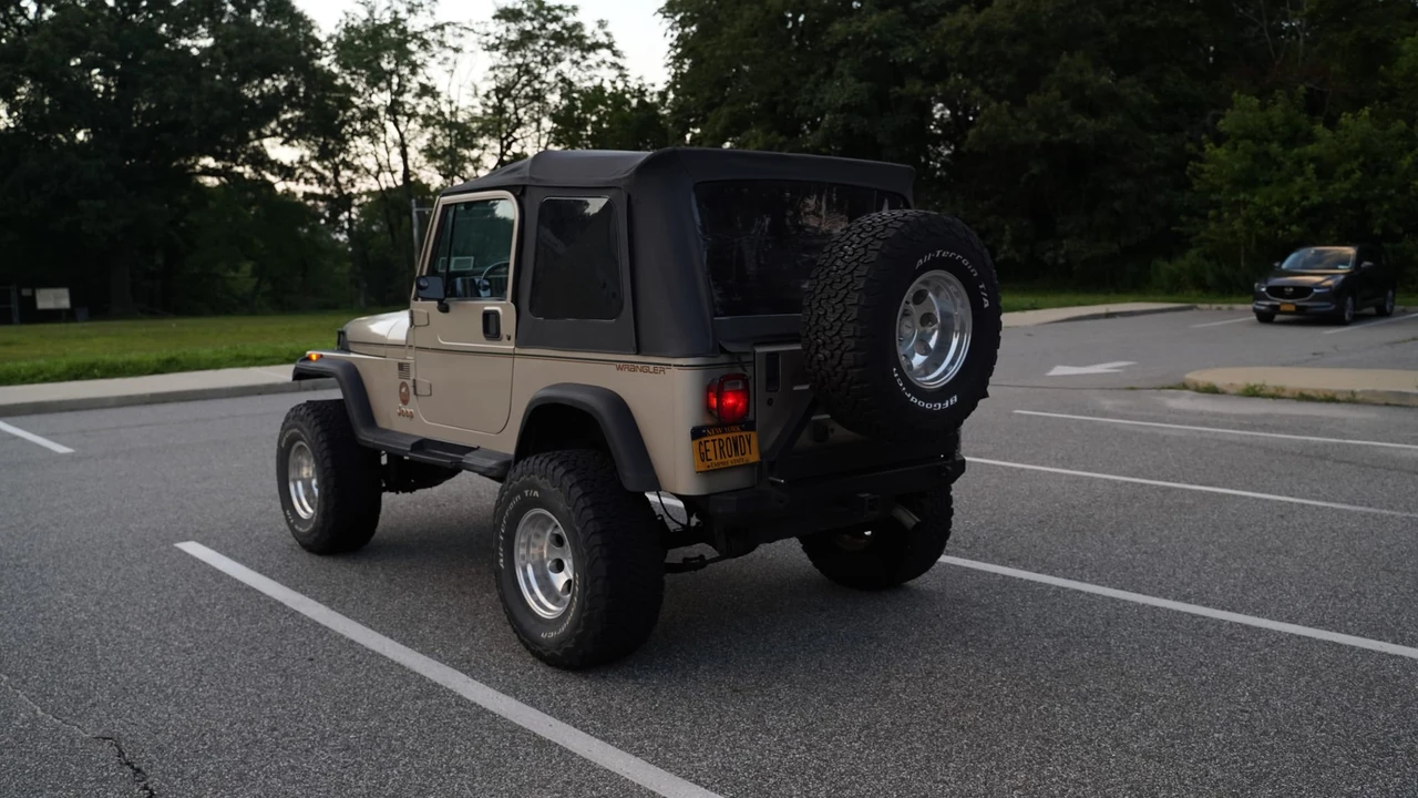 1993 Jeep YJ Wrangler - Image 14 of 31