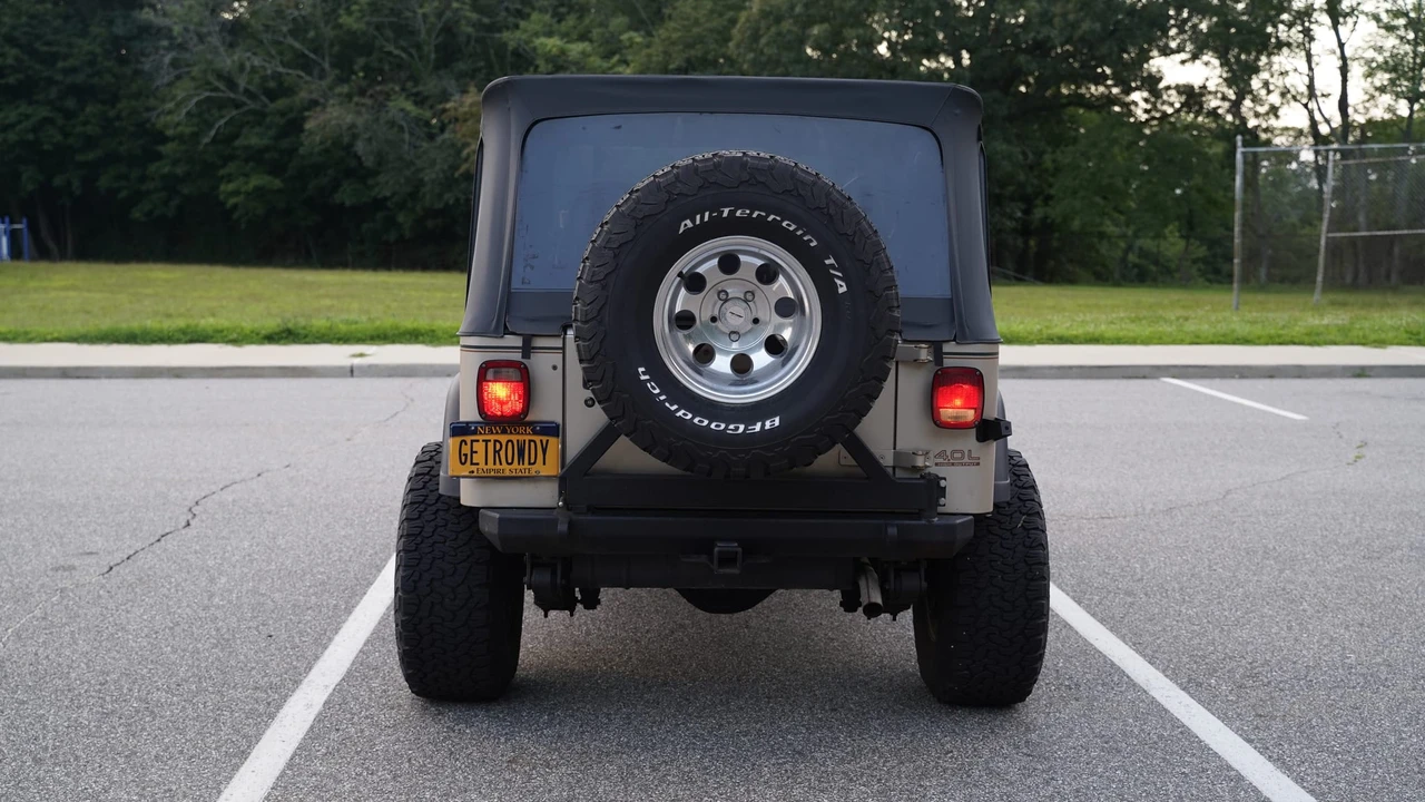 1993 Jeep YJ Wrangler - Image 15 of 31