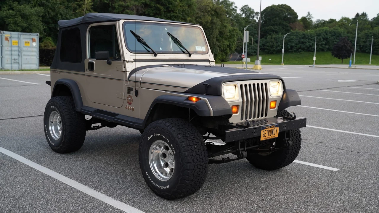 1993 Jeep YJ Wrangler - Image 18 of 31