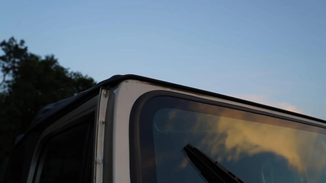 1993 Jeep YJ Wrangler - Image 25 of 31