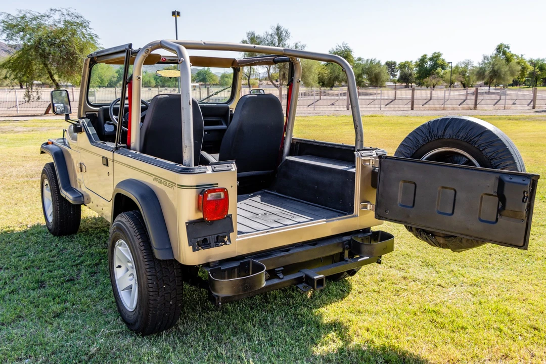 1993 Jeep YJ Wrangler - Image 8 of 31