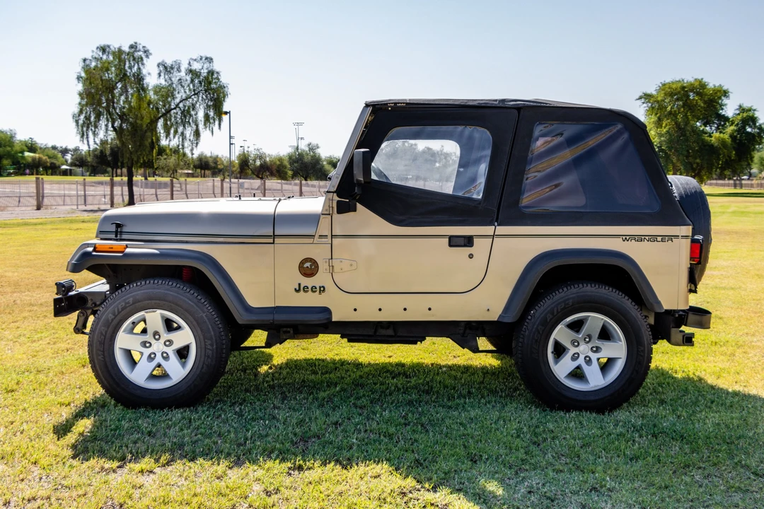 1993 Jeep YJ Wrangler - Image 5 of 31