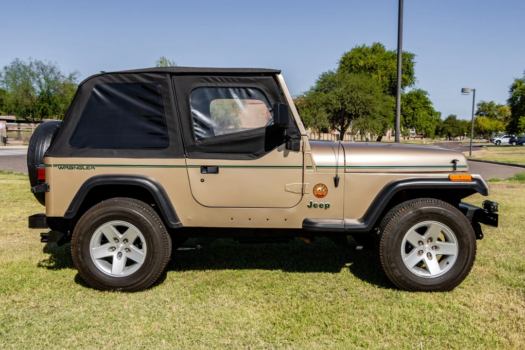 1993 Jeep YJ Wrangler - Image 14 of 31