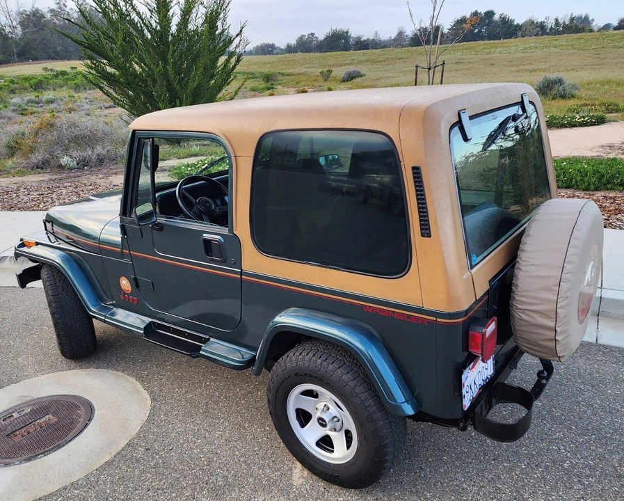 1993 Jeep YJ Wrangler - Image 12 of 31