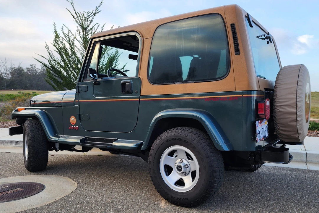 1993 Jeep YJ Wrangler - Image 11 of 31