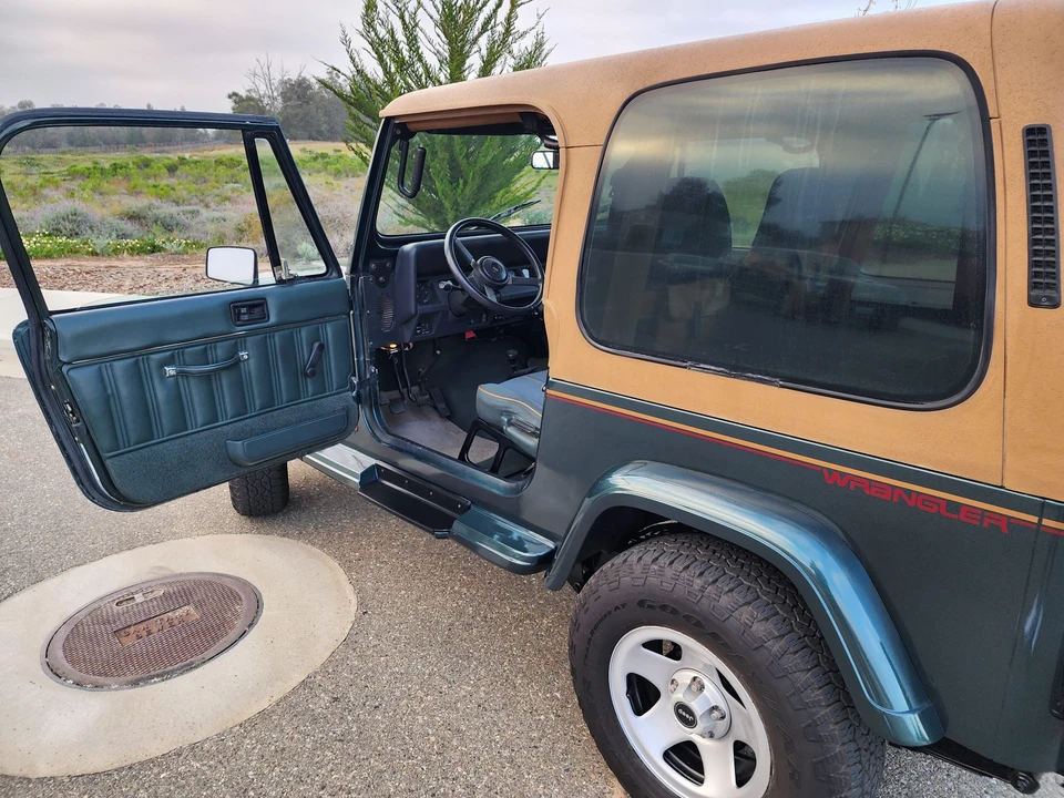 1993 Jeep YJ Wrangler - Image 26 of 31