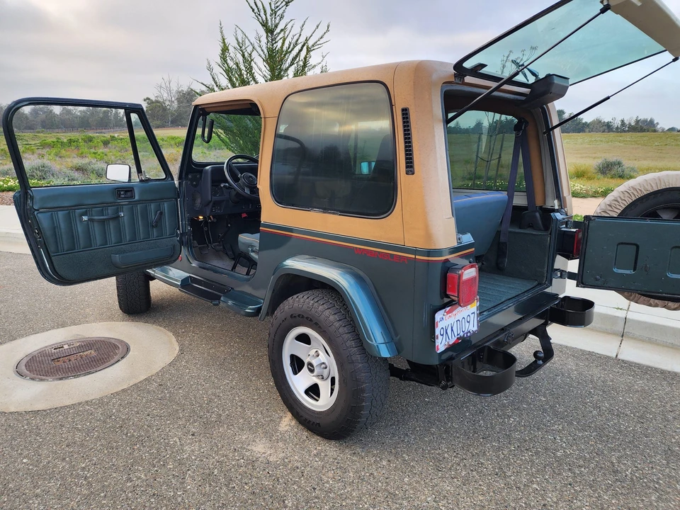 1993 Jeep YJ Wrangler - Image 27 of 31