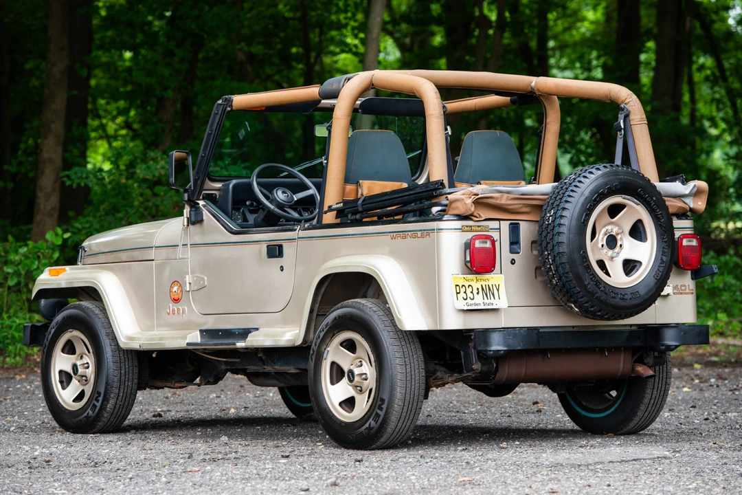 1993 Jeep YJ Wrangler - Image 8 of 31