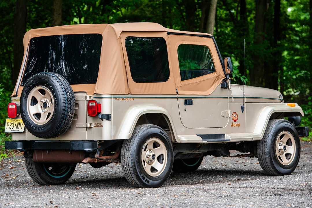1993 Jeep YJ Wrangler - Image 14 of 31