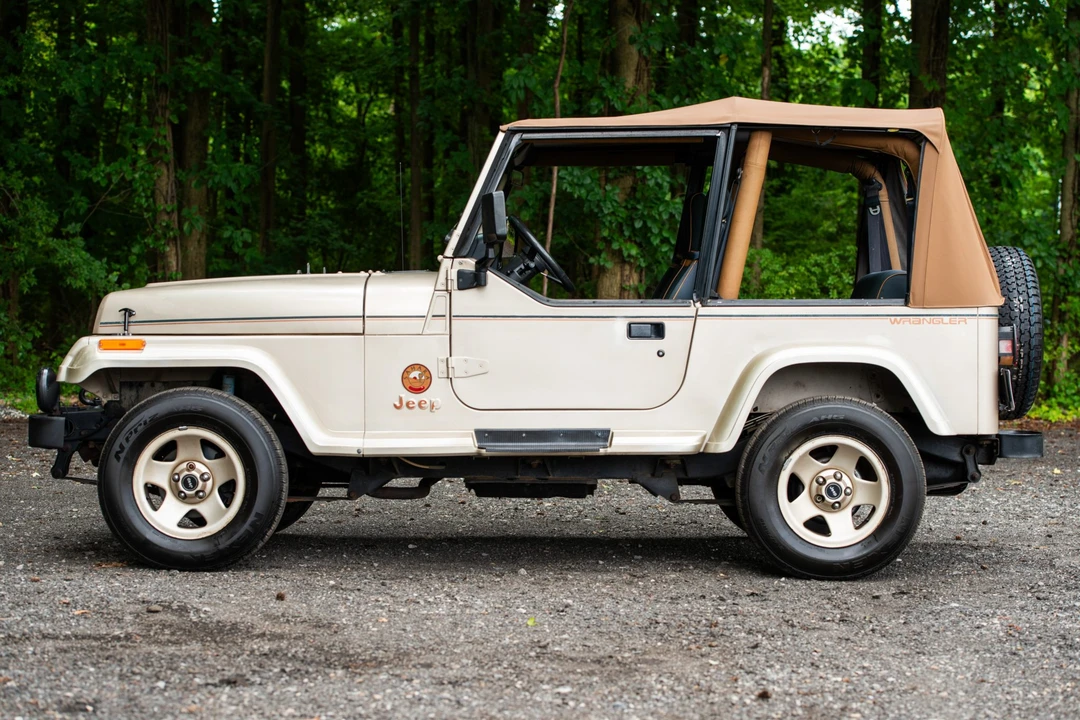 1993 Jeep YJ Wrangler - Image 9 of 31