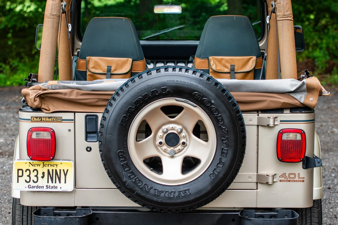 1993 Jeep YJ Wrangler - Image 28 of 31