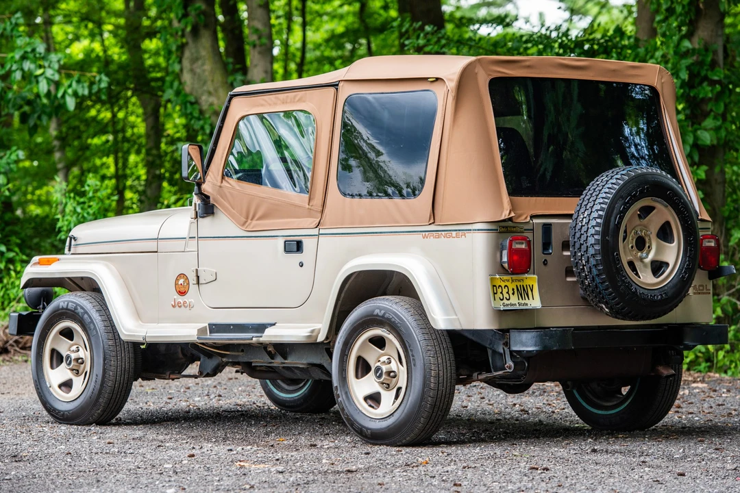 1993 Jeep YJ Wrangler - Image 16 of 31