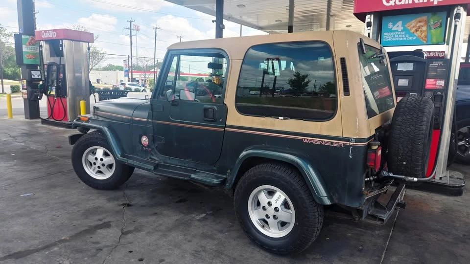1993 Jeep YJ Wrangler - Image 2 of 3