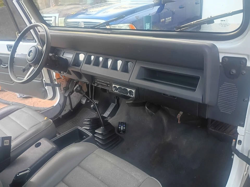 1993 Jeep YJ Wrangler - Image 11 of 13