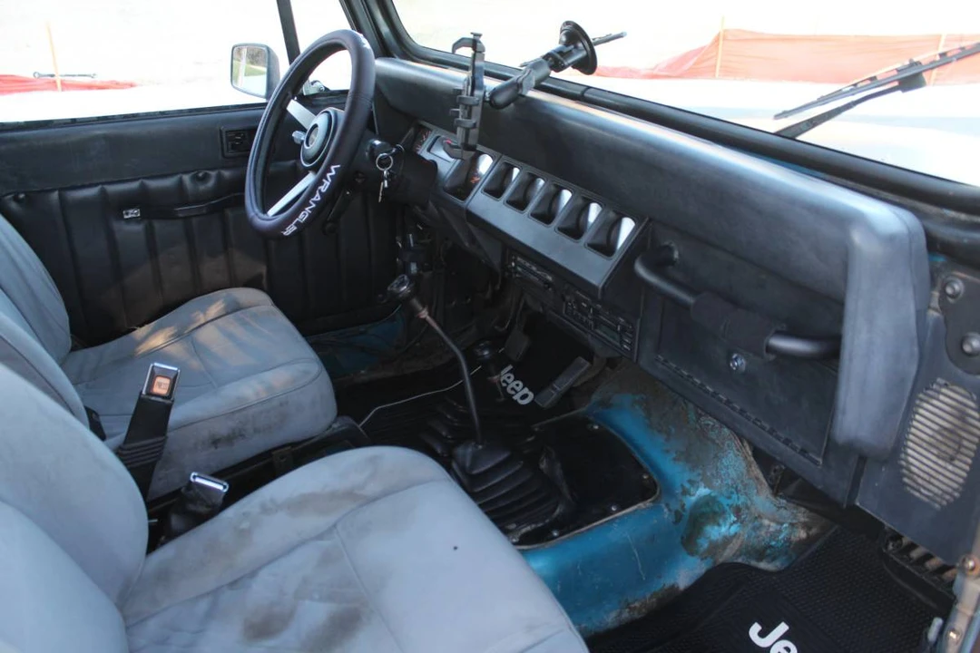 1993 Jeep YJ Wrangler - Image 12 of 18