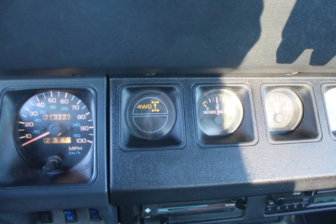 1993 Jeep YJ Wrangler - Image 14 of 18