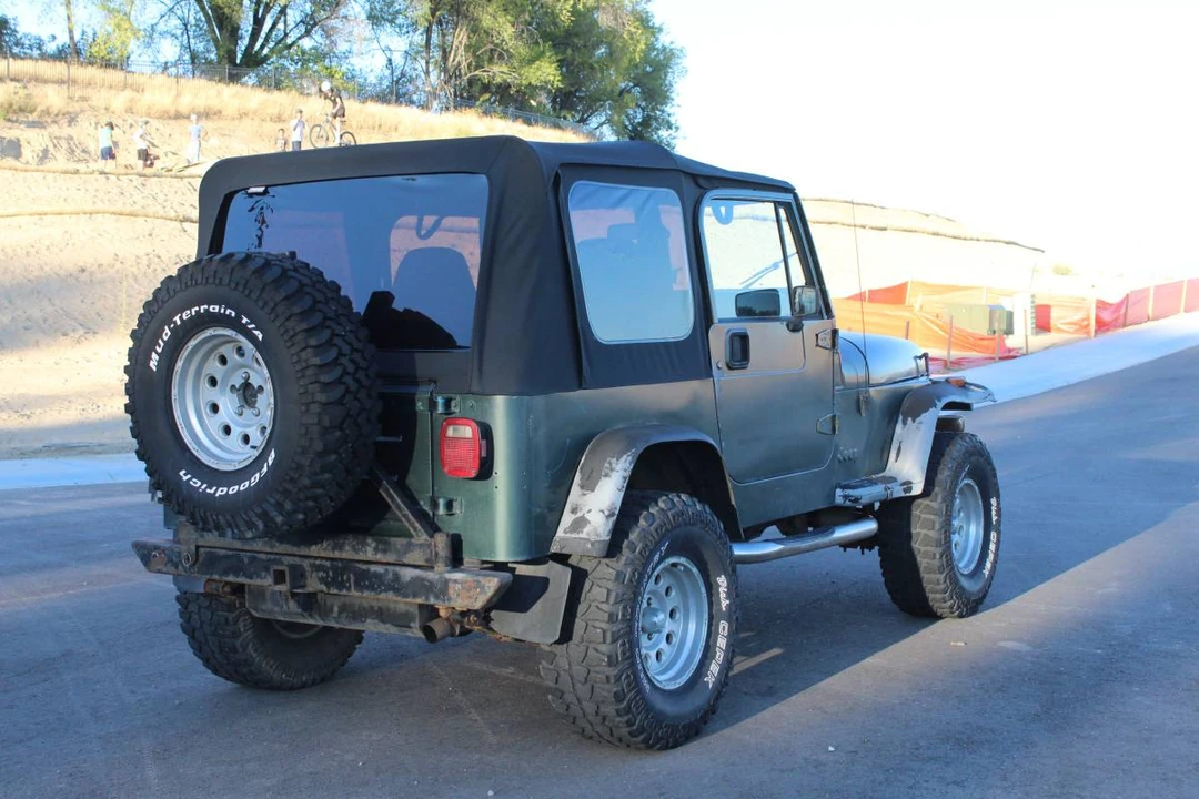 1993 Jeep YJ Wrangler - Image 6 of 18