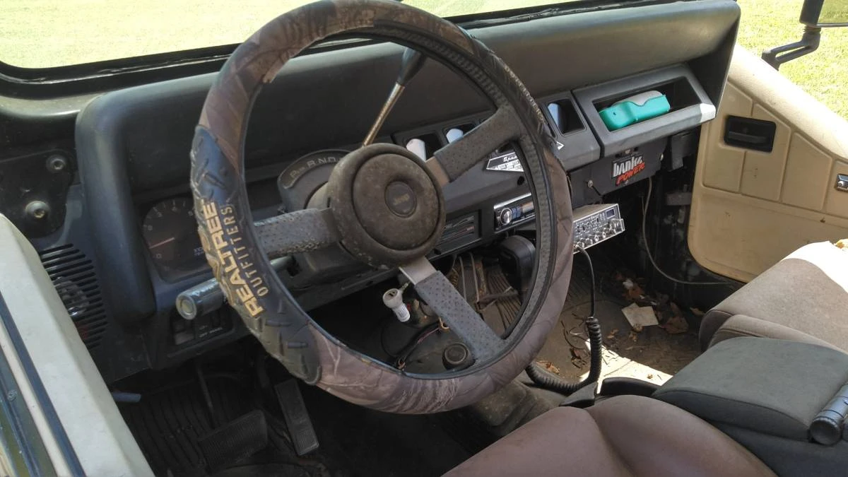 1993 Jeep YJ Wrangler - Image 10 of 18