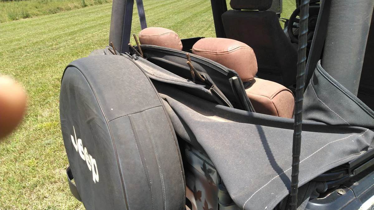 1993 Jeep YJ Wrangler - Image 17 of 18