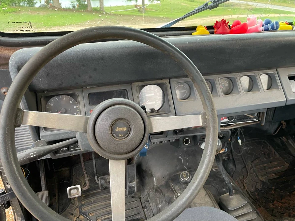 1993 Jeep YJ Wrangler - Image 5 of 6
