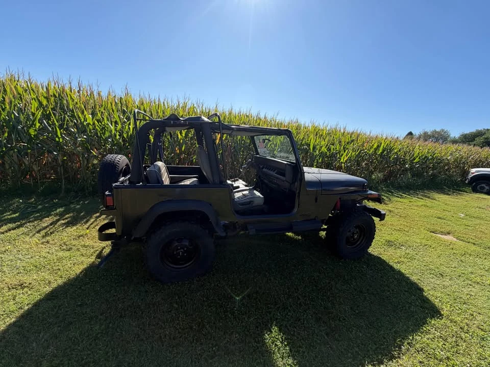 1993 Jeep YJ Wrangler - Image 5 of 7