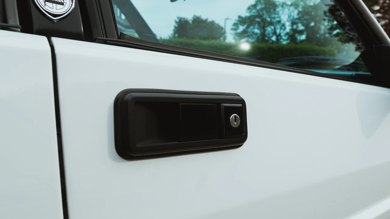 1994 Lancia Delta 1st Gen - Image 25 of 31