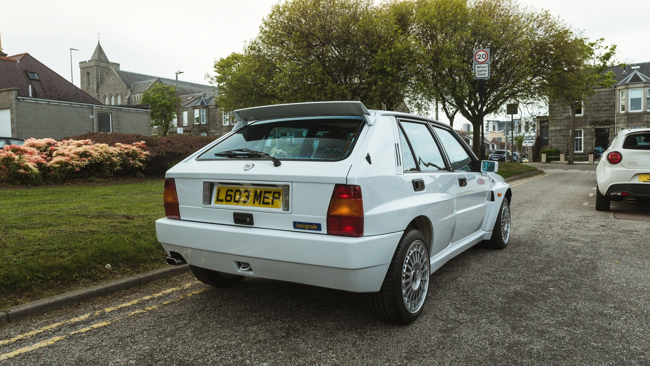 1994 Lancia Delta 1st Gen - Image 14 of 31