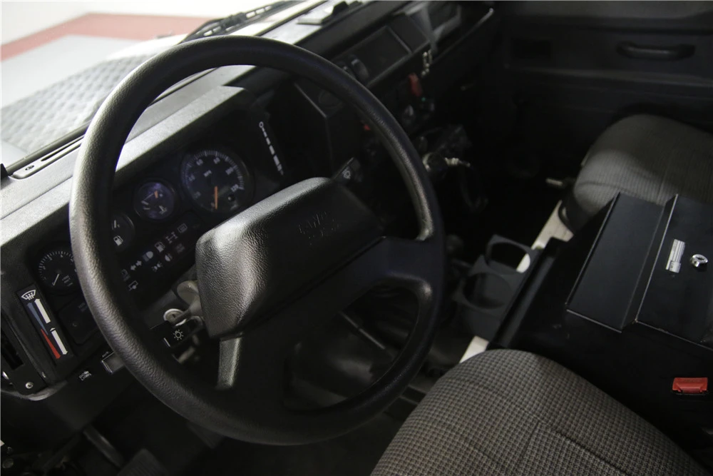 1993 Land Rover Defender 110 - Image 4 of 5