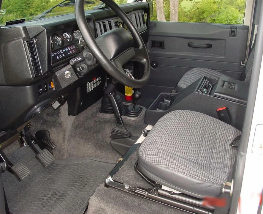 1993 Land Rover Defender 110 - Image 4 of 5