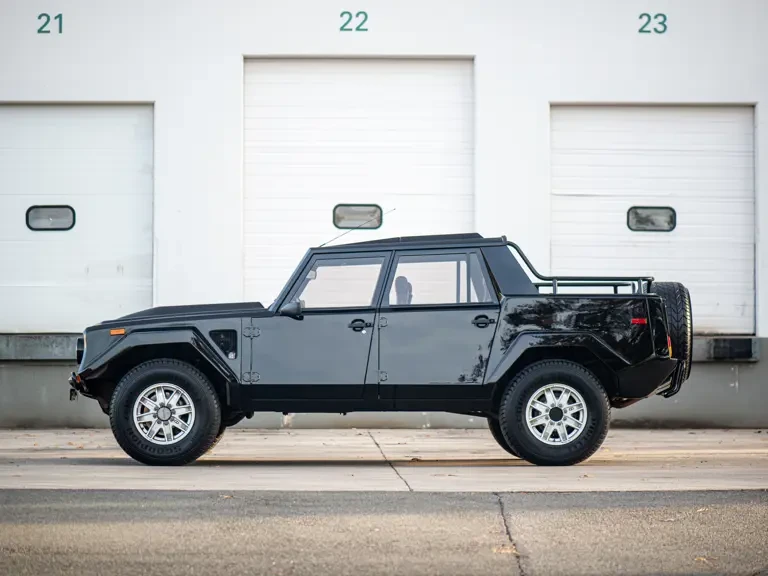 1993 Lamborghini LM002 - Image 11 of 31