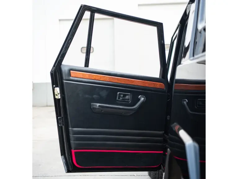 1993 Lamborghini LM002 - Image 24 of 31