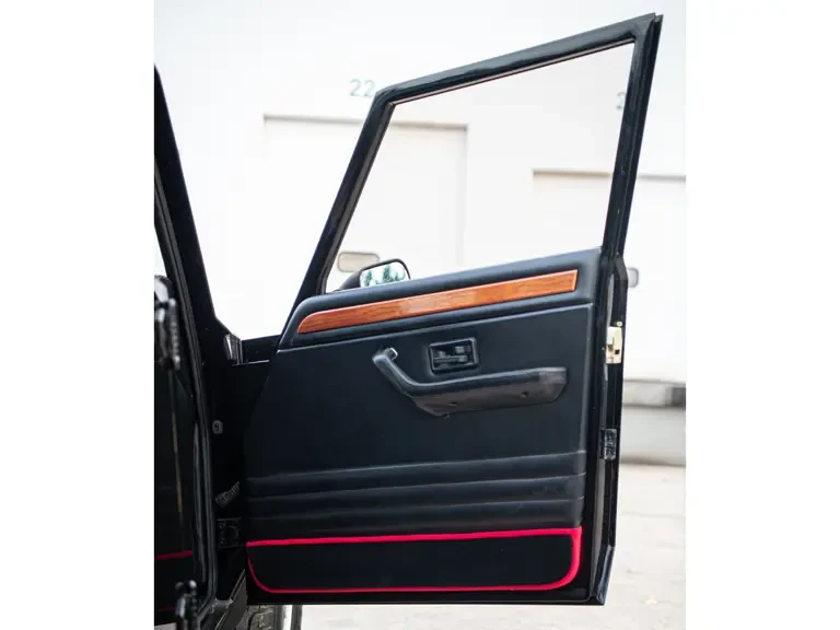 1993 Lamborghini LM002 - Image 23 of 31
