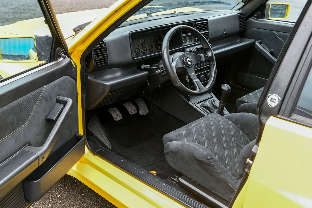 1993 Lancia Delta 1st Gen - Image 24 of 31