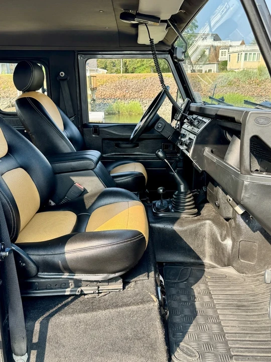 1993 Land Rover Defender 110 - Image 19 of 21