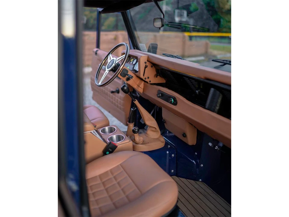 1993 Land Rover Defender 110 - Image 6 of 31