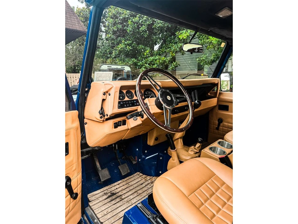 1993 Land Rover Defender 110 - Image 9 of 31