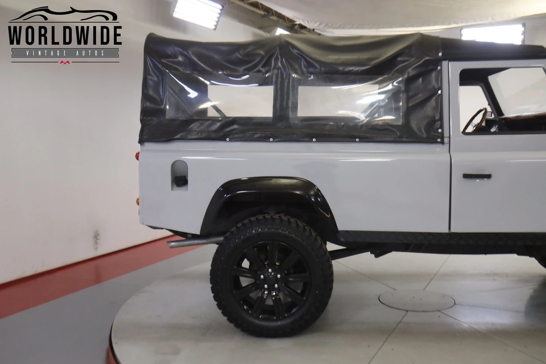 1993 Land Rover Defender 110 - Image 9 of 12