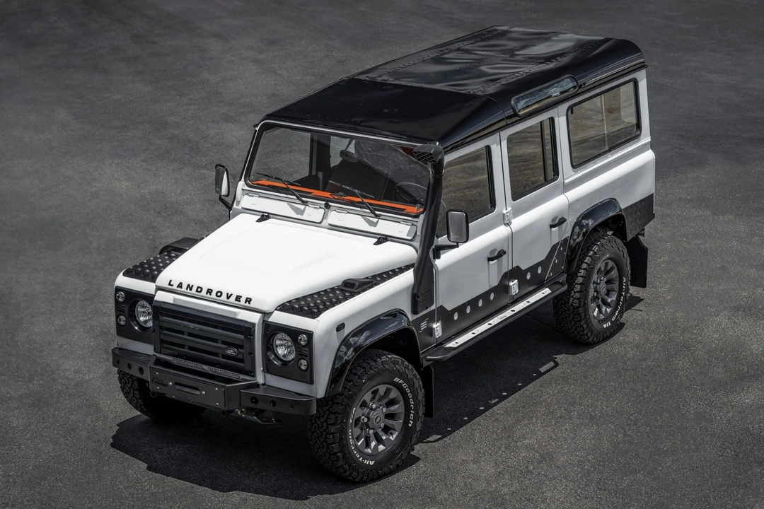 1993 Land Rover Defender 110 - Image 17 of 31