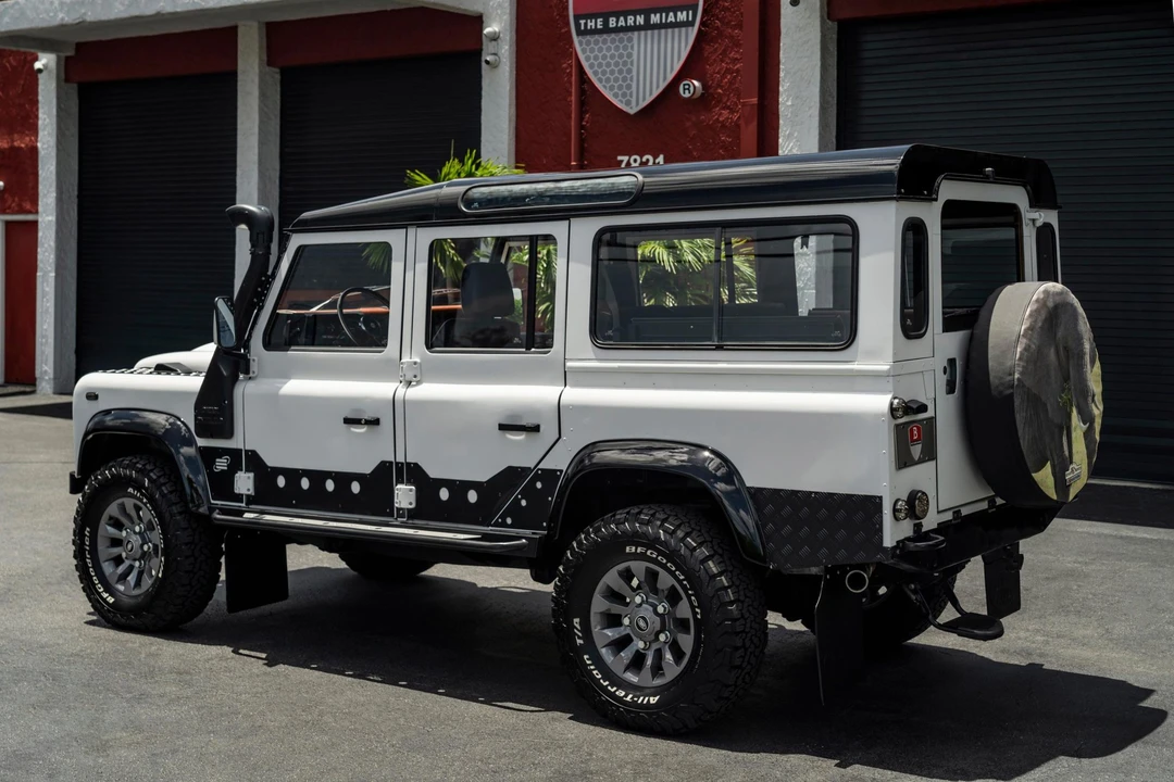 1993 Land Rover Defender 110 - Image 9 of 31