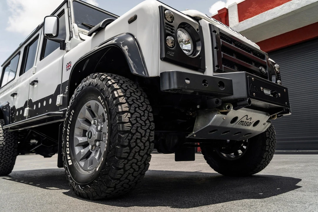 1993 Land Rover Defender 110 - Image 19 of 31
