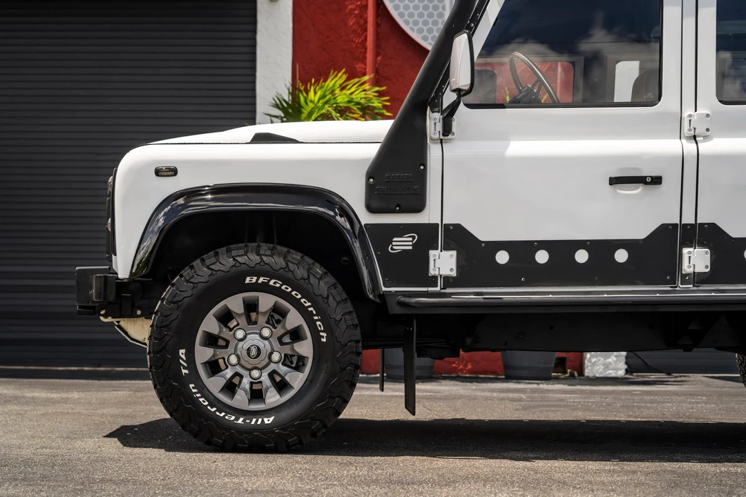 1993 Land Rover Defender 110 - Image 21 of 31