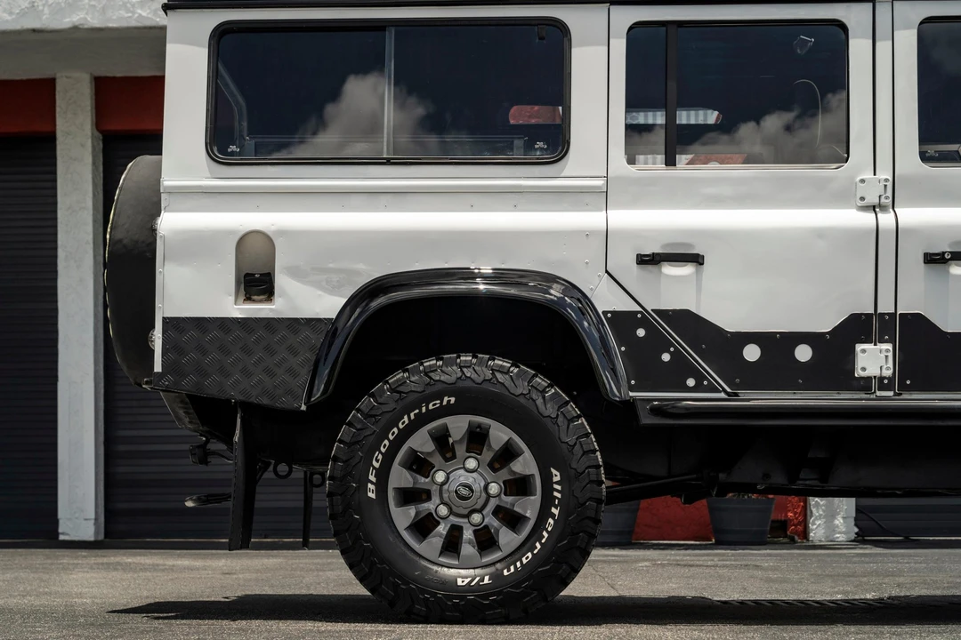1993 Land Rover Defender 110 - Image 23 of 31