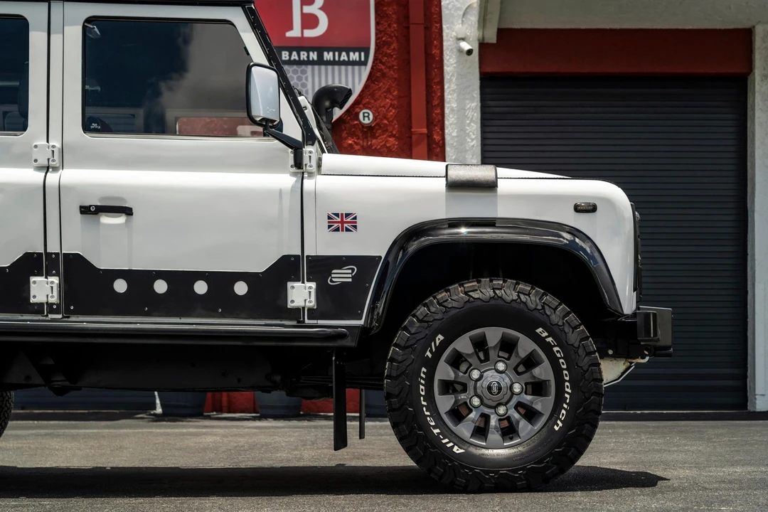 1993 Land Rover Defender 110 - Image 24 of 31