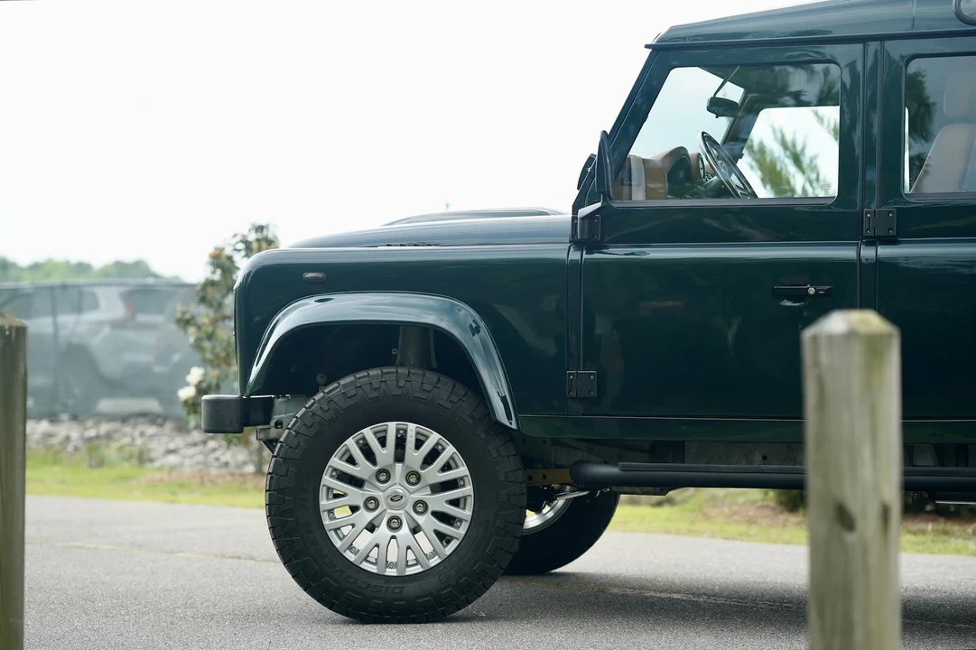 1993 Land Rover Defender 110 - Image 17 of 21